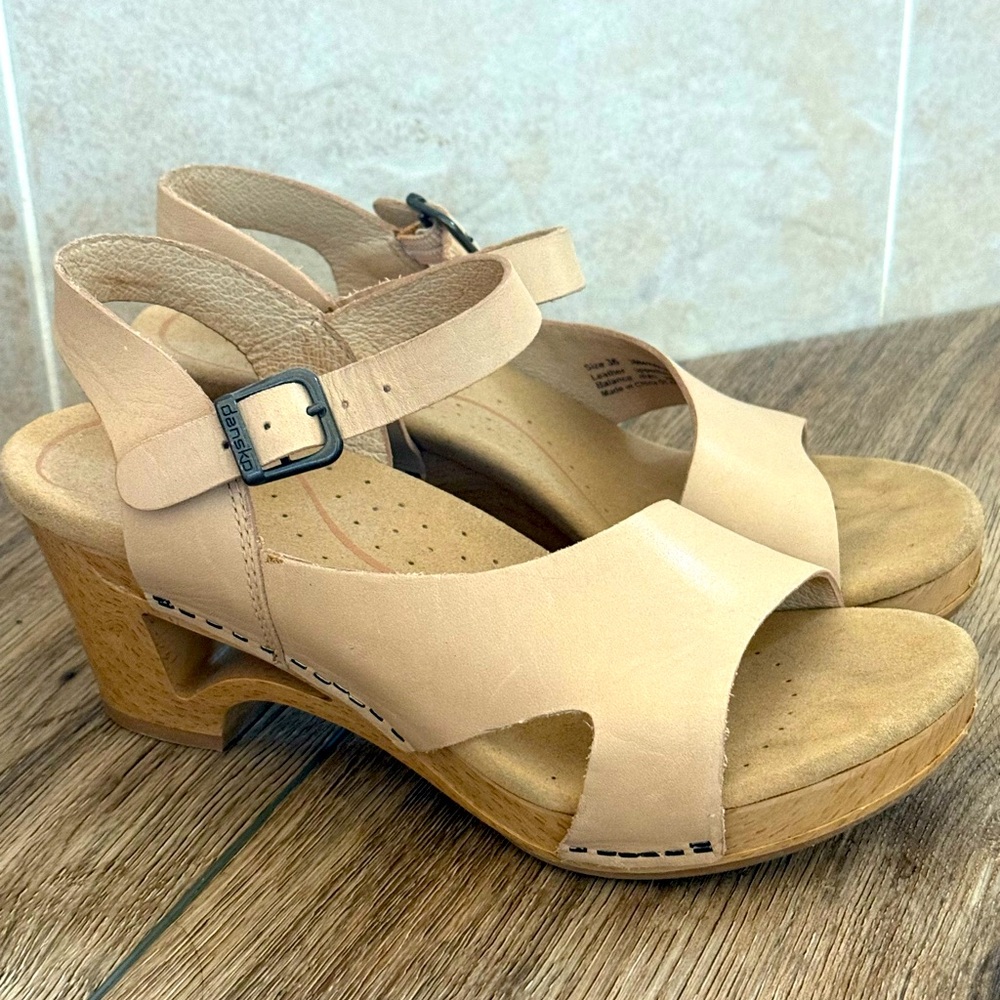 Dansko Tasha Veg Tan Leather Ankle Strap Sandals